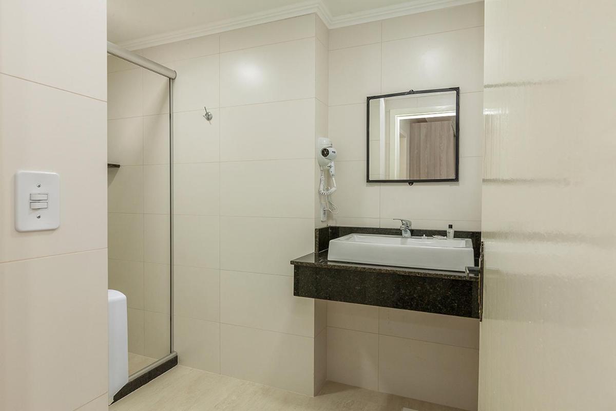 Hotel Goncalves- Proximo A Santa Casa De פורטו אלגרה מראה חיצוני תמונה